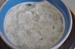 Мясная пицца с белым соусом в мультиварке