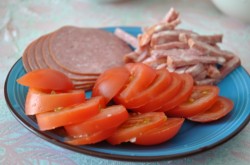 Мясная пицца с белым соусом в мультиварке