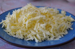 Мясная пицца с белым соусом в мультиварке