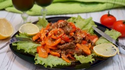 название картинки Мясная закуска по-тайски с телятиной и перцем