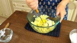 название картинки Мясной пирог на подушке из картофельного теста