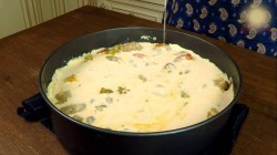 название картинки Мясной пирог на подушке из картофельного теста