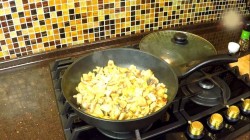 название картинки Мясной пирог Улитка с курицей и грибами