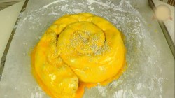 название картинки Мясной пирог Улитка с курицей и грибами