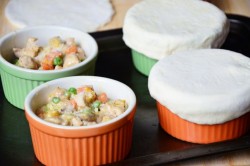 Мясной пирог в горшочке