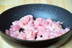 Мясной пирог в горшочке