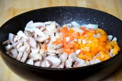 Мясной пирог в горшочке