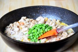 Мясной пирог в горшочке