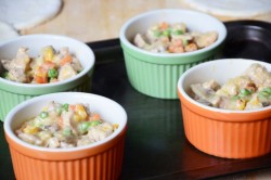 Мясной пирог в горшочке