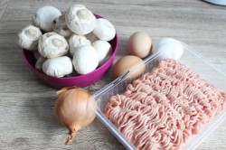 Мясной рулет из фарша с начинкой в духовке