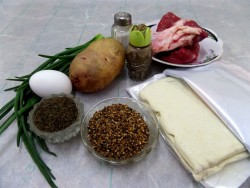 Мясной рулет в слоеном тесте - шаг 1