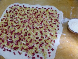 Мясной рулет в слоеном тесте - шаг 7