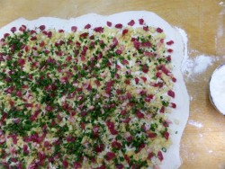 Мясной рулет в слоеном тесте - шаг 8