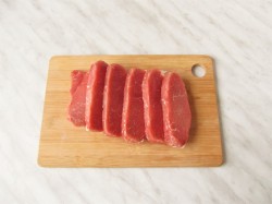 название картинки Рулетики из свинины с начинкой в духовке