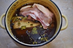название картинки Мясо горячего копчения в коптильне в домашних условиях