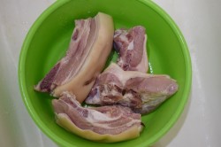 название картинки Мясо горячего копчения в коптильне в домашних условиях