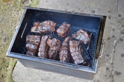 название картинки Мясо горячего копчения в коптильне в домашних условиях