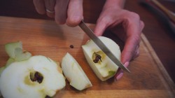 Мясо говядины в сливово-яблочном соусе