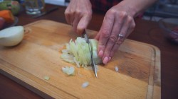 Мясо говядины в сливово-яблочном соусе