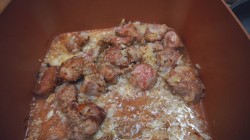 Мясо говядины в сливово-яблочном соусе