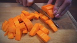 Мясо говядины в сливово-яблочном соусе