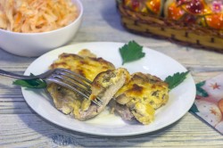 название картинки Свинина с грибами и сыром в духовке