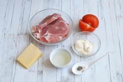 название картинки Мясо по французски из свинины с помидорами