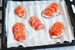 название картинки Мясо по французски из свинины с помидорами