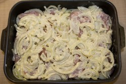 Мясо по французски классически в духовке с картошкой