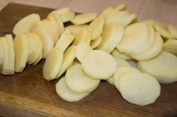 Мясо по французски классически в духовке с картошкой