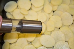 Мясо по французски классически в духовке с картошкой