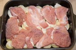 Мясо по французски классически в духовке с картошкой