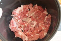 название картинки Мясо по-французски в мультиварке с картофелем