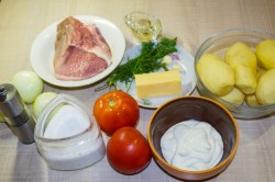 Мясо по французски из свинины с помидорами и картошкой