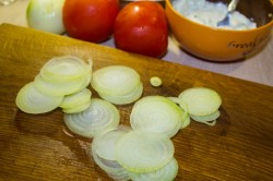 Мясо по французски из свинины с помидорами и картошкой