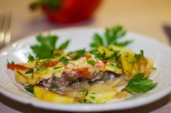 Мясо по французски из свинины с помидорами и картошкой