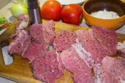 Мясо по французски из свинины с помидорами и картошкой