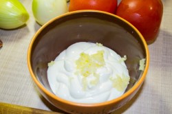 Мясо по французски из свинины с помидорами и картошкой