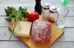 название картинки Мясо по французски с сыром и помидорами в духовке