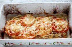 название картинки Мясо по французски с сыром и помидорами в духовке