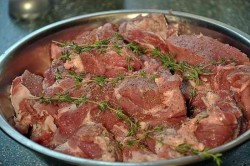 Свиная шейка с пармезаном запеченная по-французски - шаг 2 Свиная шейка с пармезаном запеченная по-французски - шаг 2