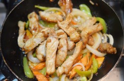 Мясо по тайски с овощами