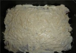 Мясо с сыром и майонезом под шубой - шаг 3