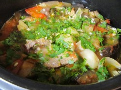 Мясо с баклажанами и картофелем в мультиварке