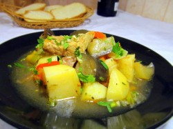 Мясо с баклажанами и картофелем в мультиварке