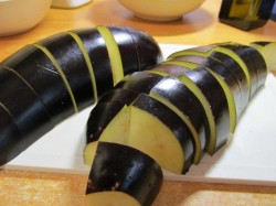 Мясо с баклажанами и картофелем в мультиварке