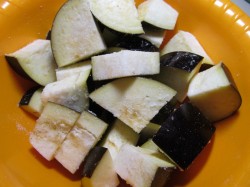 Мясо с баклажанами и картофелем в мультиварке