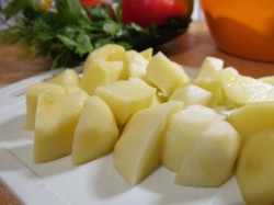 Мясо с баклажанами и картофелем в мультиварке