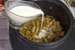 название картинки Мясо с грибами в мультиварке