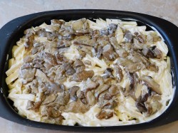 название картинки Мясо с картошкой грибами и сыром